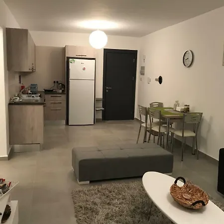 Апартаменты Cozy Flat In The Heart Of North --- 55-1