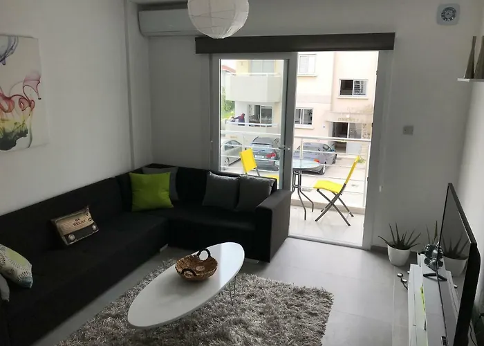 Cozy Flat In The Heart Of North --- 55-1 *