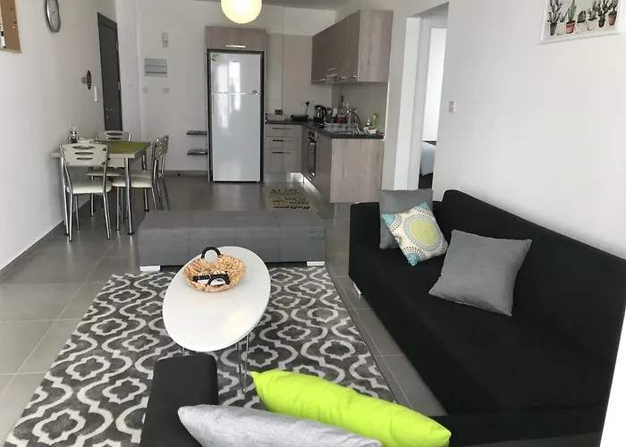 Cozy Flat In The Heart Of North --- 55-1 *