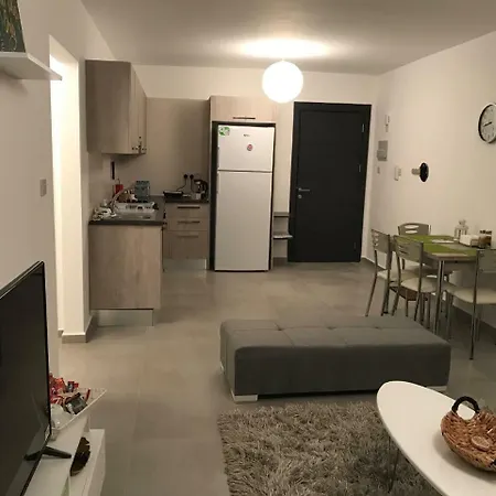 Апартаменти Cozy Flat In The Heart Of North --- 55-1 *
