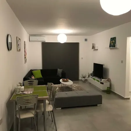 Cozy Flat In The Heart Of North --- 55-1 Апартаменти