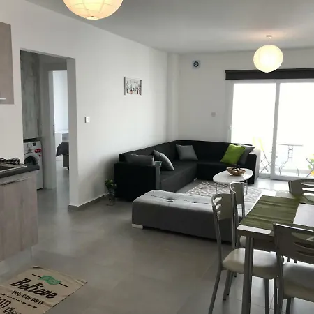 Cozy Flat In The Heart Of North --- 55-1 *