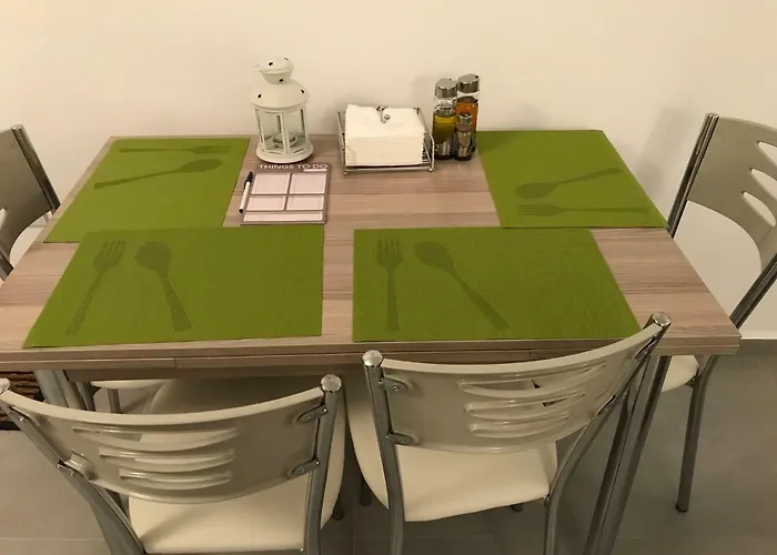 Cozy Flat In The Heart Of North --- 55-1 *