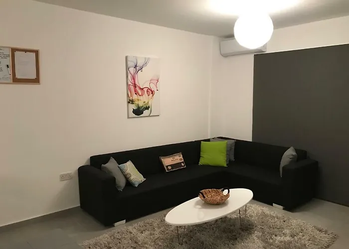 Cozy Flat In The Heart Of North --- 55-1 *