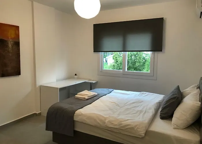 Cozy Flat In The Heart Of North --- 55-1 *