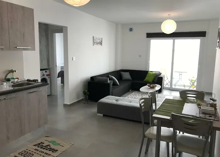 Cozy Flat In The Heart Of North --- 55-1 *