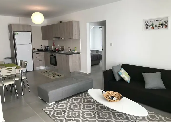 Cozy Flat In The Heart Of North --- 55-1 *